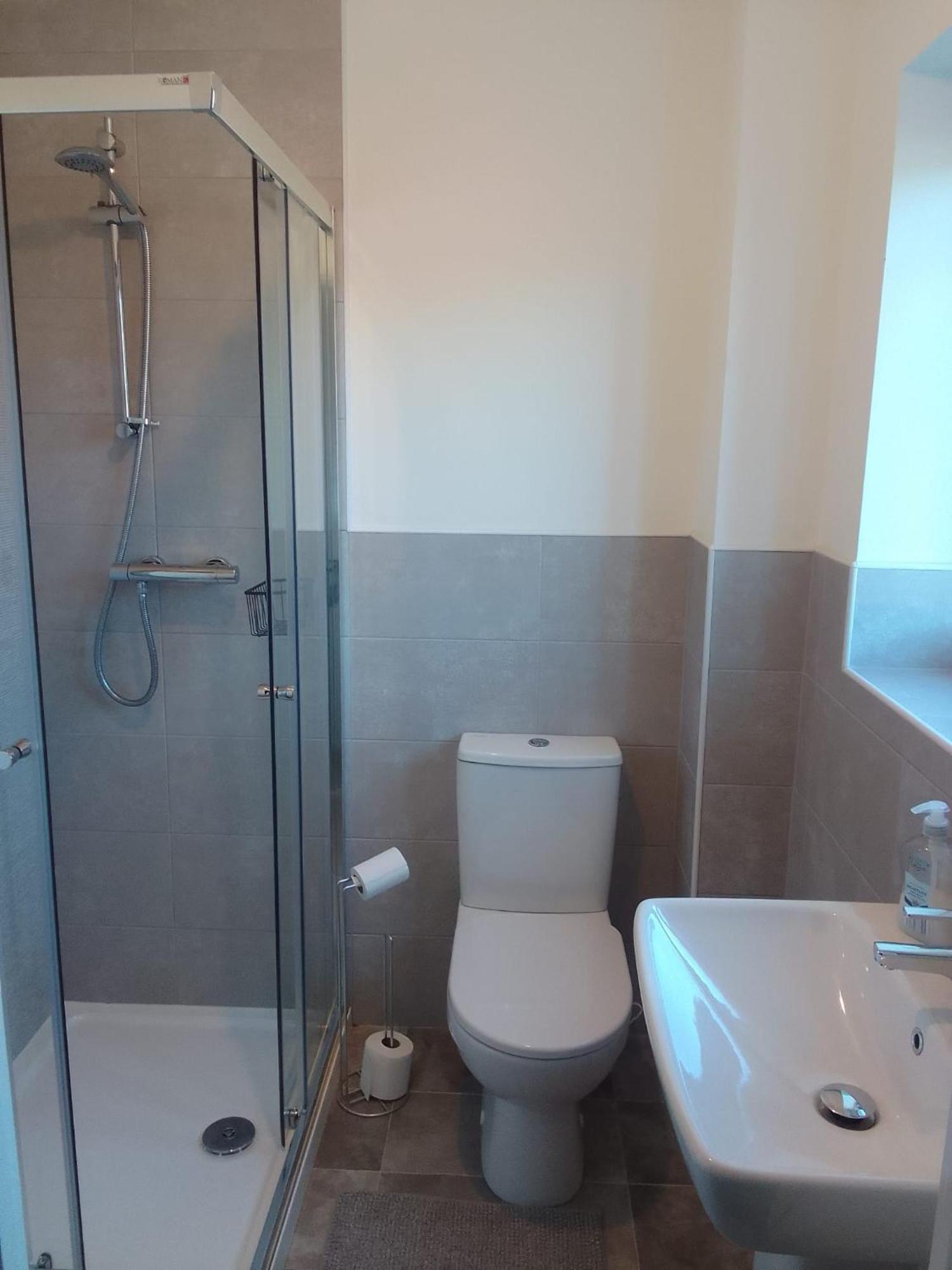 Cosy Stay In Walsall By Ideal Home Bloxwich Zewnętrze zdjęcie
